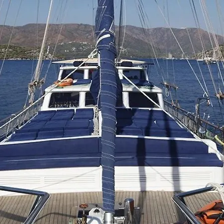 Sanda Yachting Botel